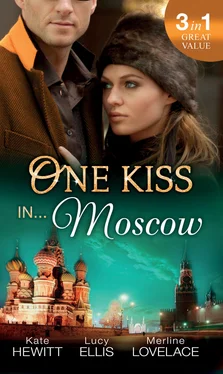 Lucy Ellis One Kiss in... Moscow: Kholodov's Last Mistress / The Man She Shouldn't Crave / Strangers When We Meet обложка книги
