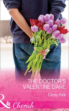 Cindy Kirk The Doctor's Valentine Dare обложка книги