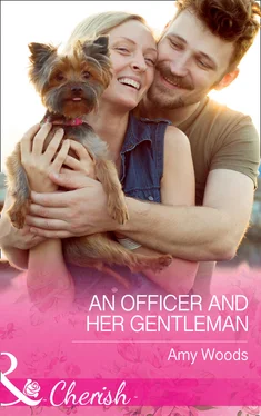 Amy Woods An Officer And Her Gentleman обложка книги