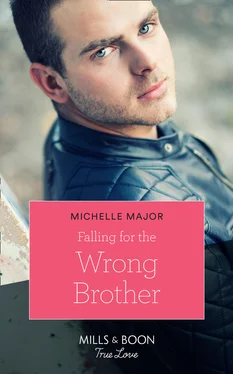 Michelle Major Falling For The Wrong Brother обложка книги