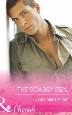 Laura Altom The Cowboy SEAL обложка книги