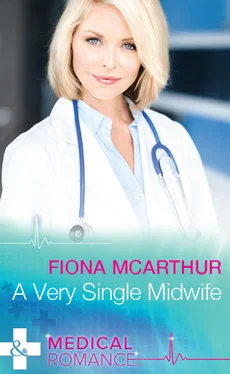 Fiona McArthur A Very Single Midwife обложка книги
