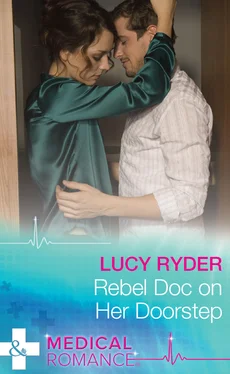 Lucy Ryder Rebel Doc On Her Doorstep обложка книги