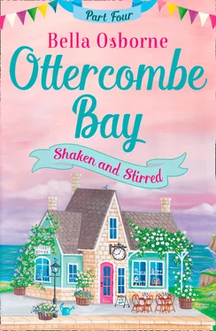 Bella Osborne Ottercombe Bay – Part Four: Shaken and Stirred обложка книги