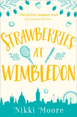 Nikki Moore Strawberries at Wimbledon обложка книги