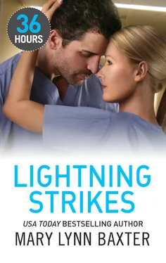 Mary Baxter Lightning Strikes обложка книги