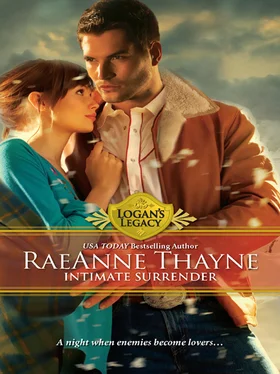 RaeAnne Thayne Intimate Surrender обложка книги