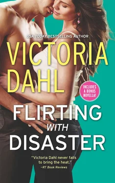 Victoria Dahl Flirting with Disaster обложка книги