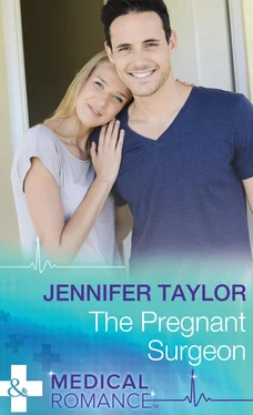 Jennifer Taylor The Pregnant Surgeon обложка книги