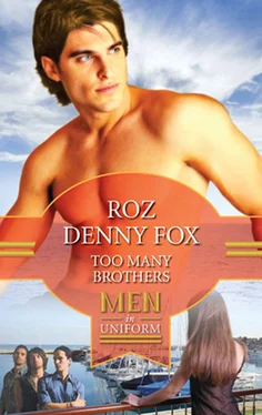 Roz Fox Too Many Brothers обложка книги
