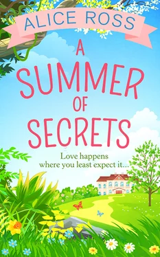 Alice Ross A Summer Of Secrets обложка книги