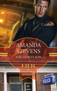 Amanda Stevens The Hero's Son обложка книги