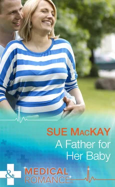 Sue MacKay A Father for Her Baby обложка книги