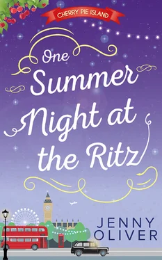 Jenny Oliver One Summer Night At The Ritz обложка книги