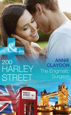 Annie Claydon 200 Harley Street: The Enigmatic Surgeon обложка книги