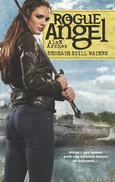 Alex Archer Beneath Still Waters обложка книги