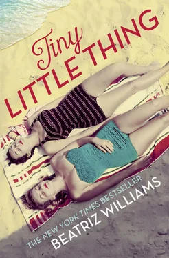 Beatriz Williams Tiny Little Thing: Secrets, scandal and forbidden love обложка книги