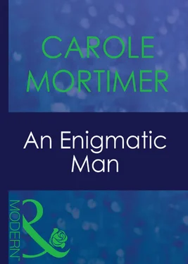 Carole Mortimer An Enigmatic Man обложка книги