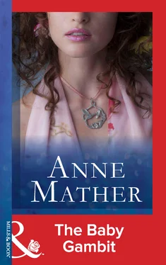 Anne Mather The Baby Gambit обложка книги