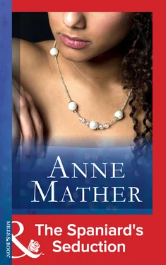 Anne Mather The Spaniard's Seduction обложка книги