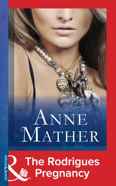 Anne Mather The Rodrigues Pregnancy обложка книги