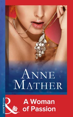 Anne Mather A Woman Of Passion обложка книги