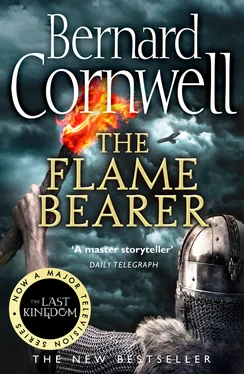 Bernard Cornwell The Flame Bearer обложка книги