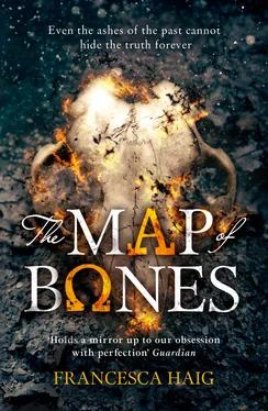 Francesca Haig The Map of Bones обложка книги