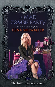 Gena Showalter A Mad Zombie Party обложка книги