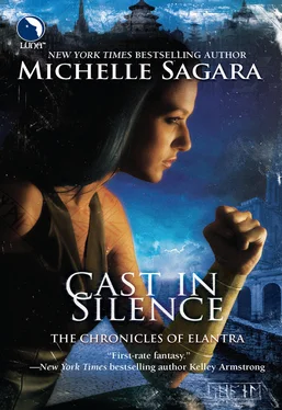 Michelle Sagara Cast in Silence обложка книги
