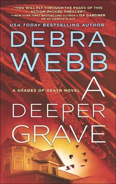 Debra Webb A Deeper Grave обложка книги