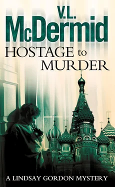V. McDermid Hostage to Murder обложка книги