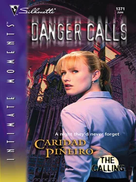 Caridad Pineiro Danger Calls обложка книги
