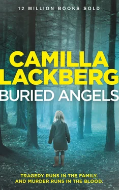 Camilla Lackberg Buried Angels обложка книги