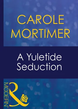 Carole Mortimer A Yuletide Seduction обложка книги