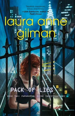 Laura Gilman Pack of Lies обложка книги