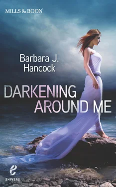 Barbara Hancock Darkening Around Me обложка книги