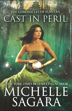 Michelle Sagara Cast in Peril обложка книги