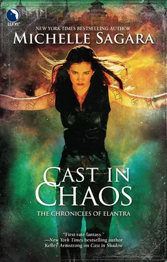Michelle Sagara Cast in Chaos обложка книги