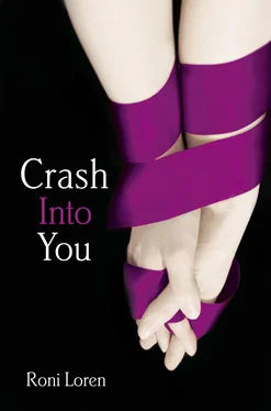 Roni Loren Crash Into You обложка книги