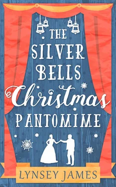 Lynsey James The Silver Bells Christmas Pantomime: The perfect feel-good Christmas romance! обложка книги