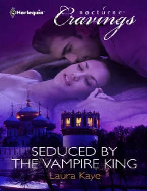 Laura Kaye Seduced by the Vampire King обложка книги