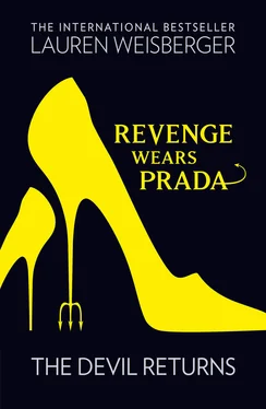 Lauren Weisberger Revenge Wears Prada: The Devil Returns обложка книги