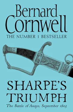 Bernard Cornwell Sharpe’s Triumph: The Battle of Assaye, September 1803 обложка книги