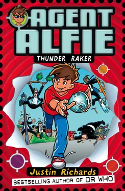 Justin Richards Thunder Raker обложка книги