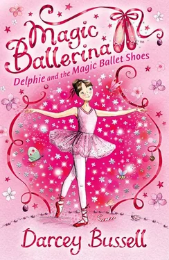 Darcey Bussell Delphie and the Magic Ballet Shoes обложка книги