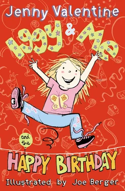 Jenny Valentine Iggy and Me and The Happy Birthday обложка книги