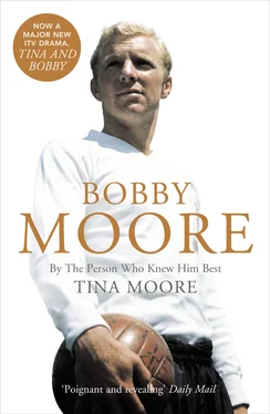 Tina Moore Bobby Moore: By the Person Who Knew Him Best обложка книги