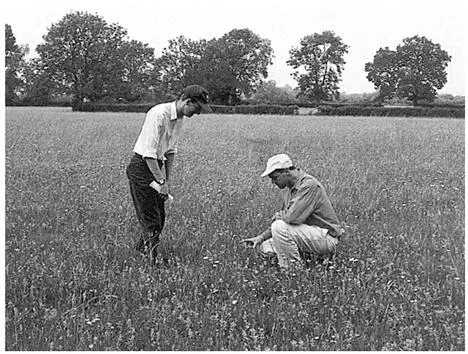 James Power and Gareth Morgan of the Wiltshire Wildlife Trust at Clattinger - фото 24