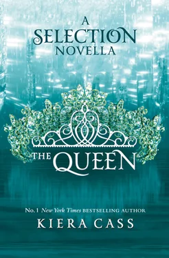 Kiera Cass The Queen обложка книги